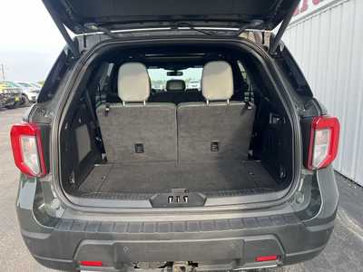 2022 Ford Explorer, $35999.00. Photo 5