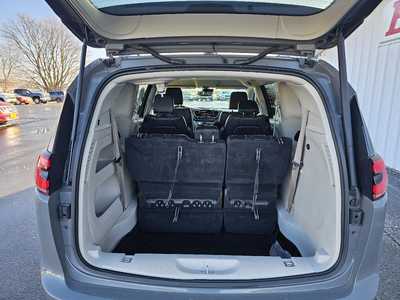 2022 Chrysler Pacifica, $18999.00. Photo 9