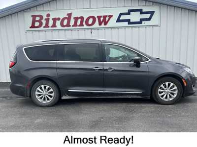 2018 Chrysler Pacifica, $13990.00. Photo 1