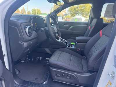 2026 Chevrolet Colorado Crew Cab, $44990.00. Photo 10