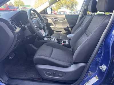 2018 Nissan Rogue, $15799.00. Photo 10
