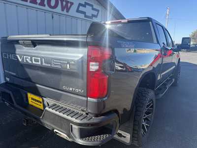 2021 Chevrolet 1500 Crew Cab, $34568.00. Photo 3