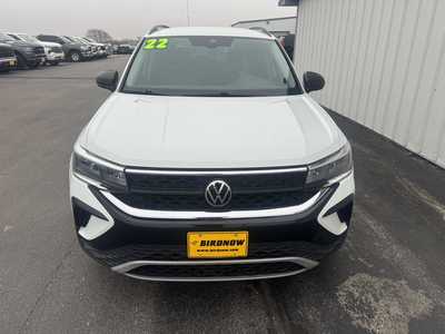 2022 Volkswagen Taos, $14899.00. Photo 6