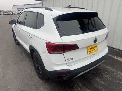 2022 Volkswagen Taos, $14899.00. Photo 9