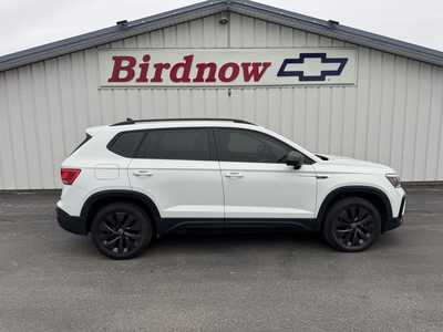 2022 Volkswagen Taos, $15999.00. Photo 1