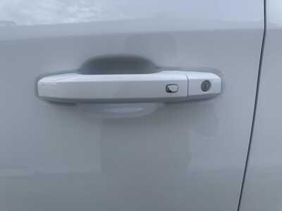 2020 Chevrolet 1500 Crew Cab, $34999.00. Photo 12