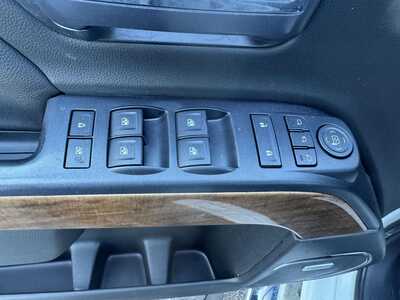 2017 Chevrolet 1500 Crew Cab, $20490.00. Photo 10