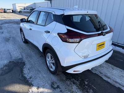 2025 Nissan Kicks, $17990.00. Photo 8