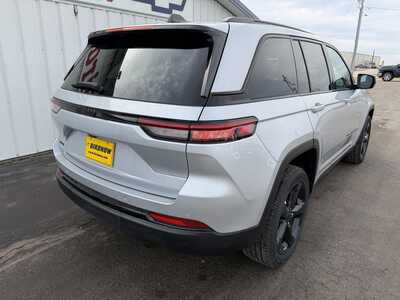 2024 Jeep Grand Cherokee, $32899.00. Photo 3