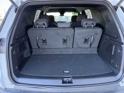 2025 Chevrolet Traverse, $39855.00. Photo 5