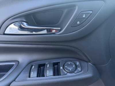 2019 Chevrolet Equinox, $17990.00. Photo 12