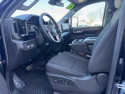 2025 GMC 2500 Crew Cab, $51899.00. Photo 11