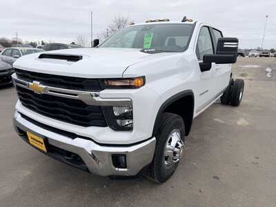 2026 Chevrolet 3500 Crew Cab, $56999.00. Photo 2