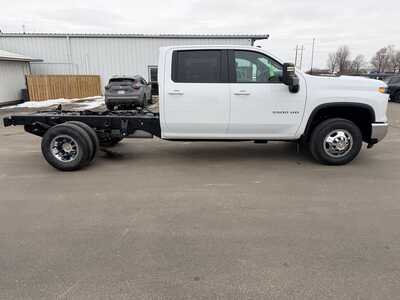 2026 Chevrolet 3500 Crew Cab, $56999.00. Photo 6