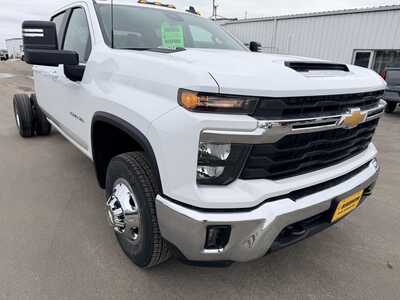 2026 Chevrolet 3500 Crew Cab, $56999.00. Photo 7