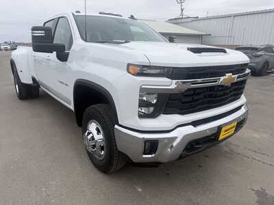 2026 Chevrolet 3500 Crew Cab, $73499.00. Photo 7