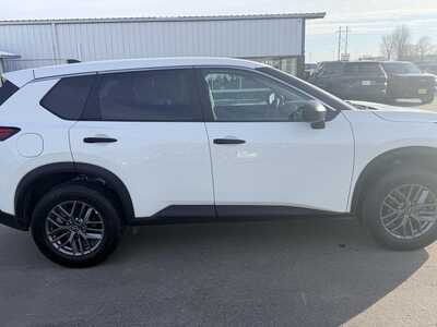 2023 Nissan Rogue, $19899.00. Photo 8