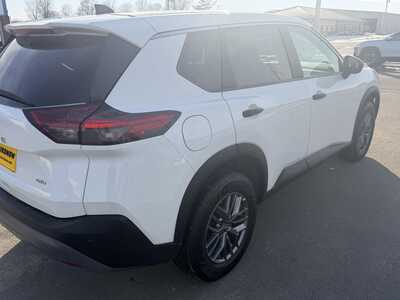 2023 Nissan Rogue, $19899.00. Photo 9