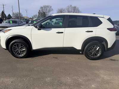 2023 Nissan Rogue, $19899.00. Photo 1