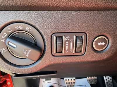 2015 Dodge Challenger, $19950.00. Photo 12