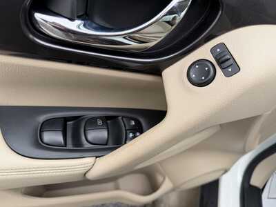 2019 Nissan Rogue, $14999.00. Photo 11