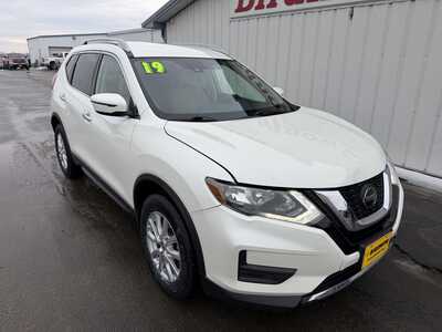 2019 Nissan Rogue, $14999.00. Photo 2
