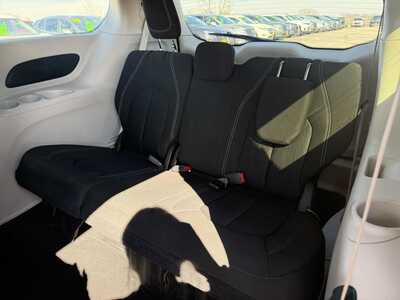 2023 Chrysler Voyager, $22855.00. Photo 10