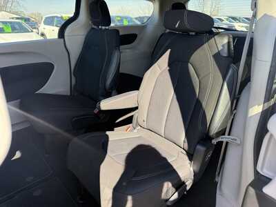 2023 Chrysler Voyager, $22855.00. Photo 11