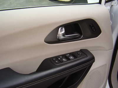 2023 Chrysler Pacifica, $24500. Photo 7