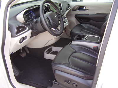 2023 Chrysler Pacifica, $24500. Photo 8