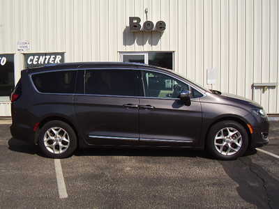 2020 Chrysler Pacifica, $19500. Photo 1