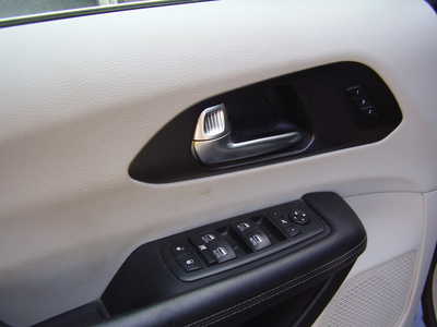 2020 Chrysler Pacifica, $19500. Photo 3