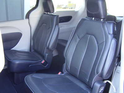 2020 Chrysler Pacifica, $19500. Photo 11