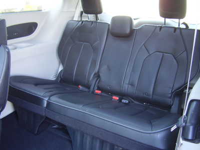 2020 Chrysler Pacifica, $19500. Photo 12