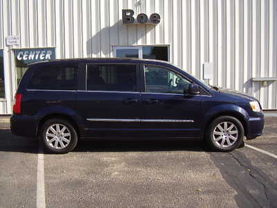 2014 Chrysler Town & Country, $8500. Photo 1