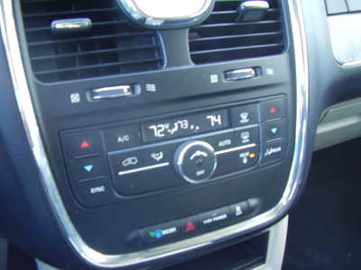 2014 Chrysler Town & Country, $8500. Photo 6