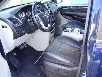2014 Chrysler Town & Country, $8500. Photo 7