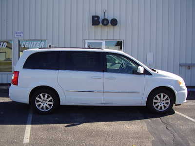 2014 Chrysler Town & Country, $7700. Photo 1
