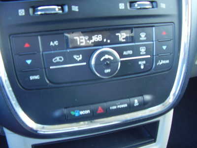 2014 Chrysler Town & Country, $7700. Photo 6