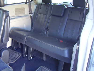 2014 Chrysler Town & Country, $7700. Photo 9