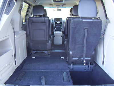 2014 Chrysler Town & Country, $7700. Photo 10