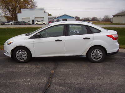 2012 Ford Focus, $2500. Photo 5