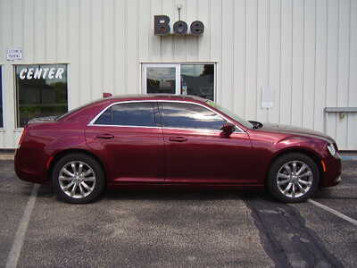 2017 Chrysler 300, $10900. Photo 1