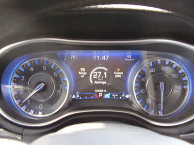 2017 Chrysler 300, $10900. Photo 3