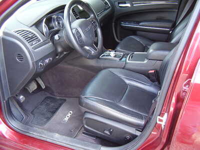 2017 Chrysler 300, $10900. Photo 7