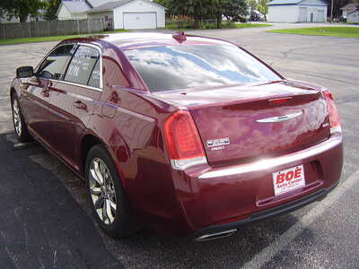 2017 Chrysler 300, $10900. Photo 12