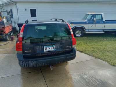 2004 Volvo XC70, $1999. Photo 2