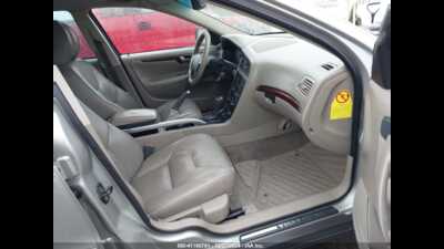 2004 Volvo XC70, $3999. Photo 7