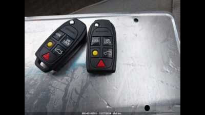 2004 Volvo XC70, $3999. Photo 11