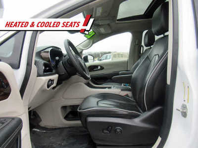 2023 Chrysler Pacifica, $29900. Photo 4